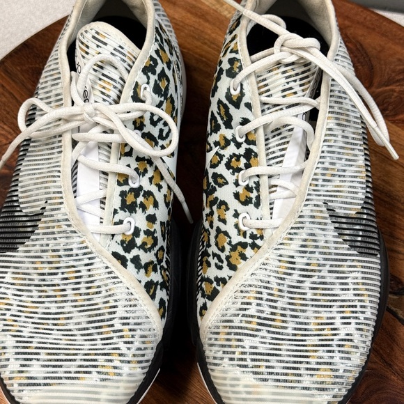 Nike White and Black Patterned Sneakers - Picture 14 of 16